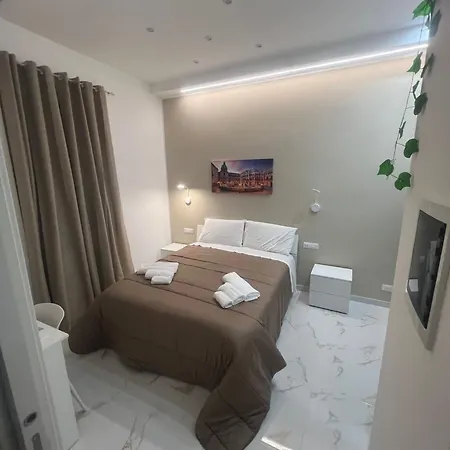 Front House Πανσιόν Παλέρμο