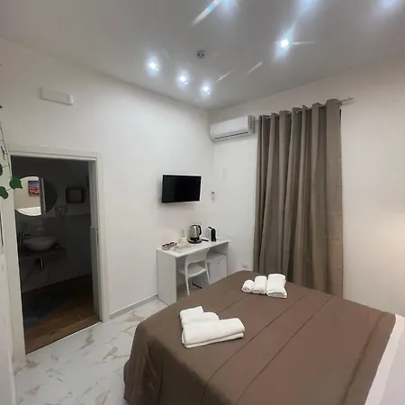 Front House Гостевой дом *
